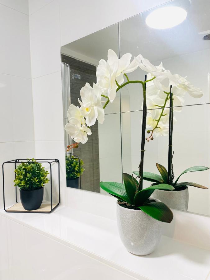 #0509 Two Bedroom Serviced Apartment- Free Parking Дерби Экстерьер фото
